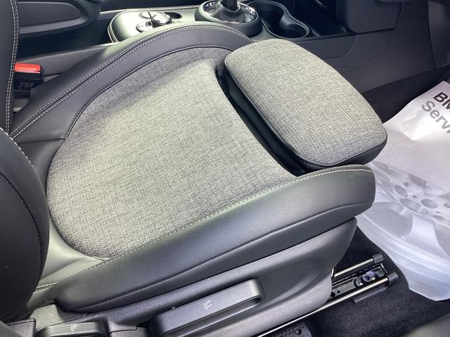 MINI クーパーD クロスオーバー エッセンシャル・トリム 弊社ワンオーナー 認定中古車 禁煙車 クラッシックトリム フロントシートヒーター 18インチアルミホイル ムーンウォークグレー/ブラックルーフ(31枚目)