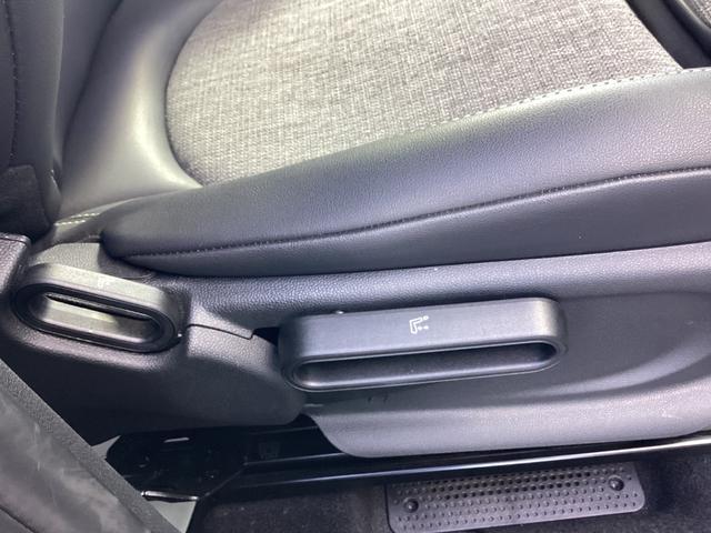 MINI クーパーD クロスオーバー エッセンシャル・トリム 弊社ワンオーナー 認定中古車 禁煙車 クラッシックトリム フロントシートヒーター 18インチアルミホイル ムーンウォークグレー/ブラックルーフ(32枚目)