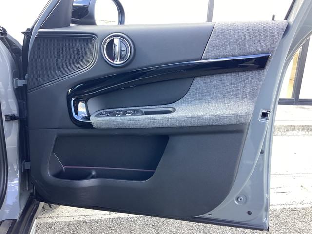 MINI クーパーD クロスオーバー エッセンシャル・トリム 弊社ワンオーナー 認定中古車 禁煙車 クラッシックトリム フロントシートヒーター 18インチアルミホイル ムーンウォークグレー/ブラックルーフ(35枚目)
