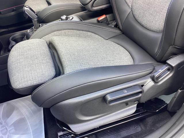 MINI クーパーD クロスオーバー エッセンシャル・トリム 弊社ワンオーナー 認定中古車 禁煙車 クラッシックトリム フロントシートヒーター 18インチアルミホイル ムーンウォークグレー/ブラックルーフ(38枚目)