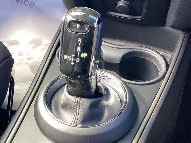MINI クーパーD クロスオーバー エッセンシャル・トリム 弊社ワンオーナー 認定中古車 禁煙車 クラッシックトリム フロントシートヒーター 18インチアルミホイル ムーンウォークグレー/ブラックルーフ(52枚目)