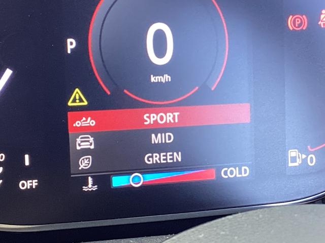 MINI クーパーD クロスオーバー エッセンシャル・トリム 弊社ワンオーナー 認定中古車 禁煙車 クラッシックトリム フロントシートヒーター 18インチアルミホイル ムーンウォークグレー/ブラックルーフ(54枚目)