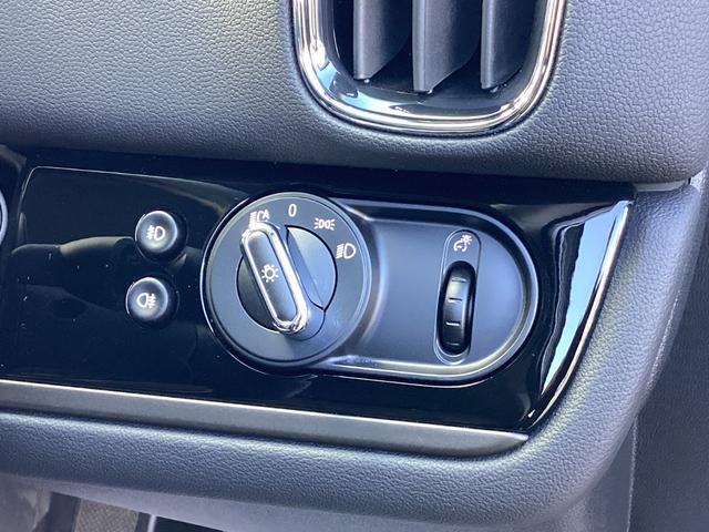 MINI クーパーD クロスオーバー エッセンシャル・トリム 弊社ワンオーナー 認定中古車 禁煙車 クラッシックトリム フロントシートヒーター 18インチアルミホイル ムーンウォークグレー/ブラックルーフ(59枚目)