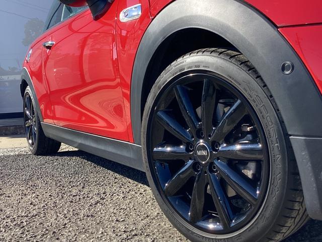 ＭＩＮＩ クーパーＳ　弊社ワンオーナー　認定中古車　チリレッド／ブラックルーフ　１７インチブラックホイル　アクティブクルーズコントロール（6枚目）