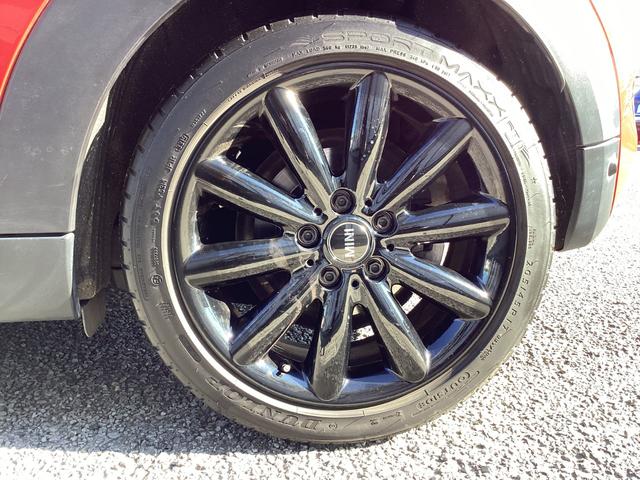ＭＩＮＩ クーパーＳ　弊社ワンオーナー　認定中古車　チリレッド／ブラックルーフ　１７インチブラックホイル　アクティブクルーズコントロール（10枚目）