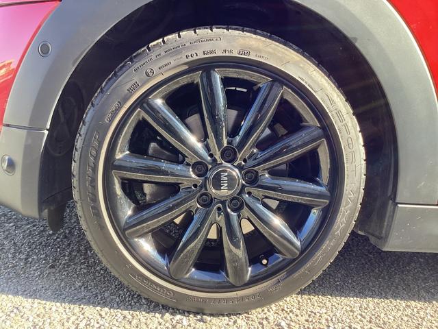 ＭＩＮＩ クーパーＳ　弊社ワンオーナー　認定中古車　チリレッド／ブラックルーフ　１７インチブラックホイル　アクティブクルーズコントロール（11枚目）