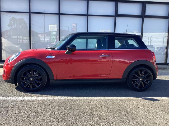 ＭＩＮＩ クーパーＳ　弊社ワンオーナー　認定中古車　チリレッド／ブラックルーフ　１７インチブラックホイル　アクティブクルーズコントロール（12枚目）