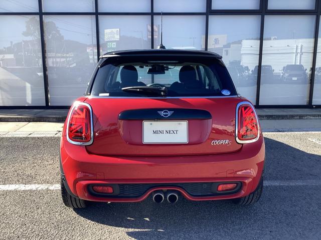 ＭＩＮＩ クーパーＳ　弊社ワンオーナー　認定中古車　チリレッド／ブラックルーフ　１７インチブラックホイル　アクティブクルーズコントロール（13枚目）