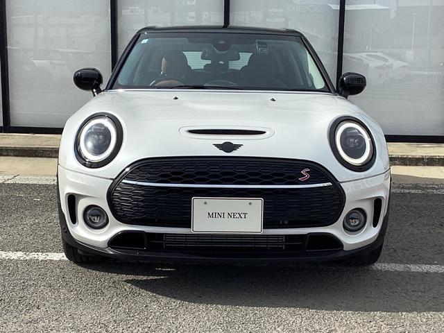 ＭＩＮＩ クーパーＳクラブマンプレミアム＋Ｐクラシック・トリム　弊社ワンオーナー　禁煙車　認定中古車　シートヒーター　１８インチアルミ　バックカメラ　　レザーチェスターモルトブラウン（3枚目）