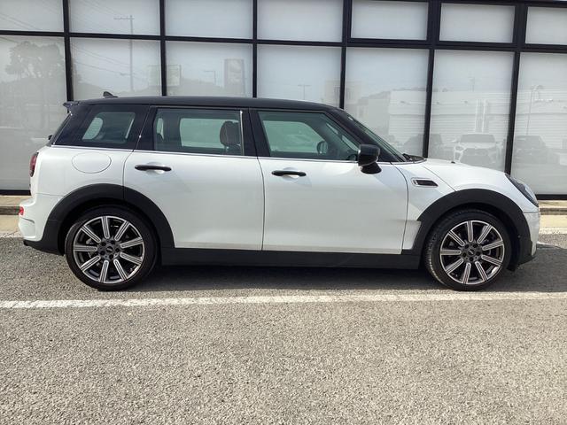 ＭＩＮＩ クーパーＳクラブマンプレミアム＋Ｐクラシック・トリム　弊社ワンオーナー　禁煙車　認定中古車　シートヒーター　１８インチアルミ　バックカメラ　　レザーチェスターモルトブラウン（6枚目）
