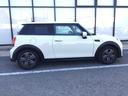 ＭＩＮＩ クーパー　クラシック・トリム　弊社１オーナー　認定中古車　電動サイドブレーキ　ＡＣＣ　ペッパーホワイト　バックカメラ　ＬＥＤヘッドライト　１６インチアルミホイル　同色ルーフ　アップルカープレイ（8枚目）