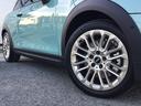 ＭＩＮＩ クーパーＣ　フェイバリット・トリム　弊社展示試乗車　認定中古車　禁煙車　Ｍパッケージ　プライバシーガラス　電動シート　ハーマンカードンスピーカー　ＦＡＶＯＵＲＥＤ　ＴＲＩＭ　ステアリングホイールヒーター　オーシャンウェブグリーン（6枚目）