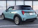 クーパーＣ　フェイバリット・トリム　弊社展示試乗車　認定中古車　禁煙車　Ｍパッケージ　プライバシーガラス　電動シート　ハーマンカードンスピーカー　ＦＡＶＯＵＲＥＤ　ＴＲＩＭ　ステアリングホイールヒーター　オーシャンウェブグリーン（23枚目）