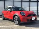ＭＩＮＩ クーパーＣ　クラシック・トリム　弊社レンタＵＰ　ＣＬＡＳＳＩＣ　ＴＲＩＭ　認定中古車　禁煙車両　ステアリングホイールヒーター　チリレッド／ホワイトルーフ　シートヒーター　ドライビングアシストプラス（4枚目）