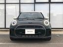 ＭＩＮＩ クーパー　レゾリュート・エディション　弊社ワンオーナー　認定中古車　シートヒーター　禁煙車両　レベルグリーン／ホワイトルーフ　スポーツシート　ランフラットタイヤ　リアガラスフィルム施工済み（4枚目）
