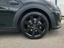 ＭＩＮＩ クーパー　レゾリュート・エディション　弊社ワンオーナー　認定中古車　シートヒーター　禁煙車両　レベルグリーン／ホワイトルーフ　スポーツシート　ランフラットタイヤ　リアガラスフィルム施工済み（8枚目）