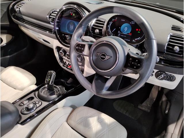 ＭＩＮＩ クーパーＤクラブマンプレミアム＋Ｐクラシック・トリム　ワンオーナー・サテライトグレーレザー・バックカメラ・シートヒーター・クルーズコントロール・ＡｐｐｌｅＣａｒＰｌａｙ・デジタルメーター・クラシックトリム・純正１８ＡＷ・シルバールーフ・衝突軽減ブレーキ（21枚目）