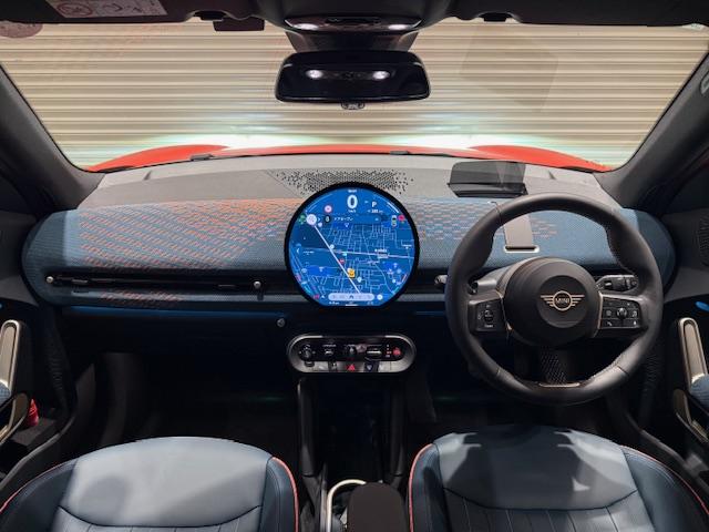 MINI エースマンSE フェイバリット・トリム ・元弊社デモカー・レザーシート・ステアリングヒーター・オプション19インチAW・スポーツステアリング・全周囲カメラ・ヘッドアップディスプレイ・ACC・アンドロイドオート・アップルカープレイ・J05・(5枚目)