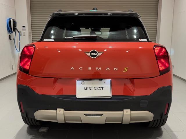 MINI エースマンSE フェイバリット・トリム ・元弊社デモカー・レザーシート・ステアリングヒーター・オプション19インチAW・スポーツステアリング・全周囲カメラ・ヘッドアップディスプレイ・ACC・アンドロイドオート・アップルカープレイ・J05・(10枚目)