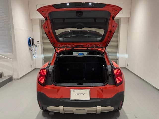 MINI エースマンSE フェイバリット・トリム ・元弊社デモカー・レザーシート・ステアリングヒーター・オプション19インチAW・スポーツステアリング・全周囲カメラ・ヘッドアップディスプレイ・ACC・アンドロイドオート・アップルカープレイ・J05・(11枚目)