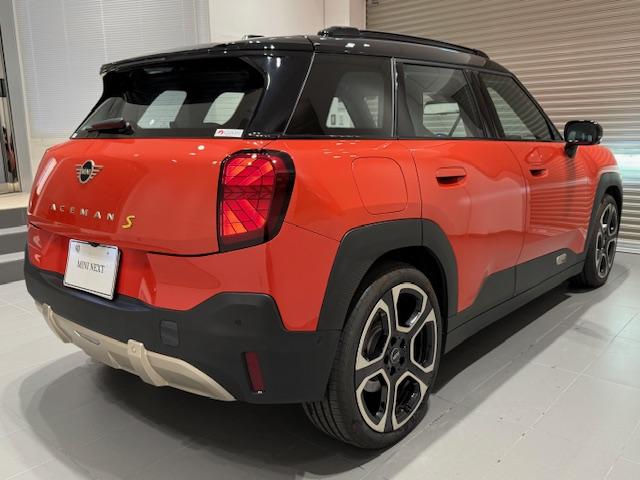 MINI エースマンSE フェイバリット・トリム ・元弊社デモカー・レザーシート・ステアリングヒーター・オプション19インチAW・スポーツステアリング・全周囲カメラ・ヘッドアップディスプレイ・ACC・アンドロイドオート・アップルカープレイ・J05・(13枚目)