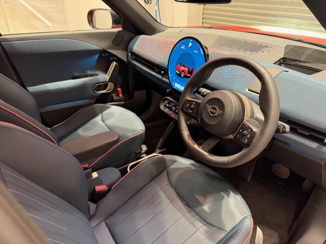 MINI エースマンSE フェイバリット・トリム ・元弊社デモカー・レザーシート・ステアリングヒーター・オプション19インチAW・スポーツステアリング・全周囲カメラ・ヘッドアップディスプレイ・ACC・アンドロイドオート・アップルカープレイ・J05・(19枚目)