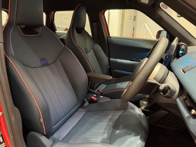 MINI エースマンSE フェイバリット・トリム ・元弊社デモカー・レザーシート・ステアリングヒーター・オプション19インチAW・スポーツステアリング・全周囲カメラ・ヘッドアップディスプレイ・ACC・アンドロイドオート・アップルカープレイ・J05・(20枚目)