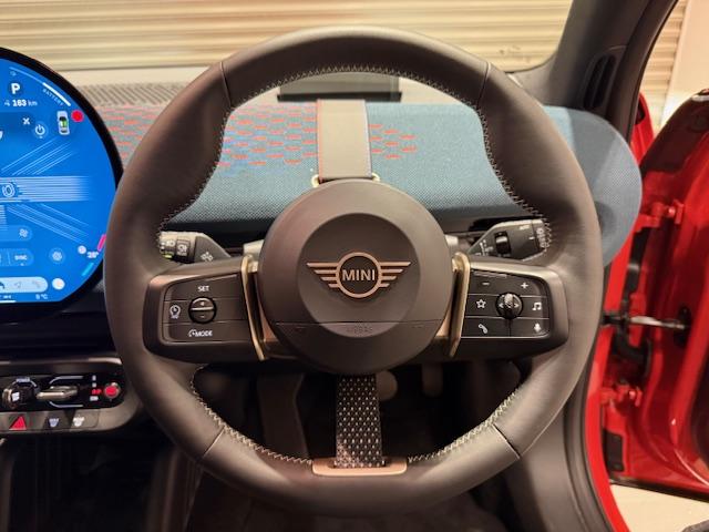 MINI エースマンSE フェイバリット・トリム ・元弊社デモカー・レザーシート・ステアリングヒーター・オプション19インチAW・スポーツステアリング・全周囲カメラ・ヘッドアップディスプレイ・ACC・アンドロイドオート・アップルカープレイ・J05・(26枚目)