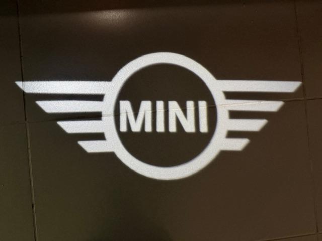 MINI エースマンSE フェイバリット・トリム ・元弊社デモカー・レザーシート・ステアリングヒーター・オプション19インチAW・スポーツステアリング・全周囲カメラ・ヘッドアップディスプレイ・ACC・アンドロイドオート・アップルカープレイ・J05・(53枚目)