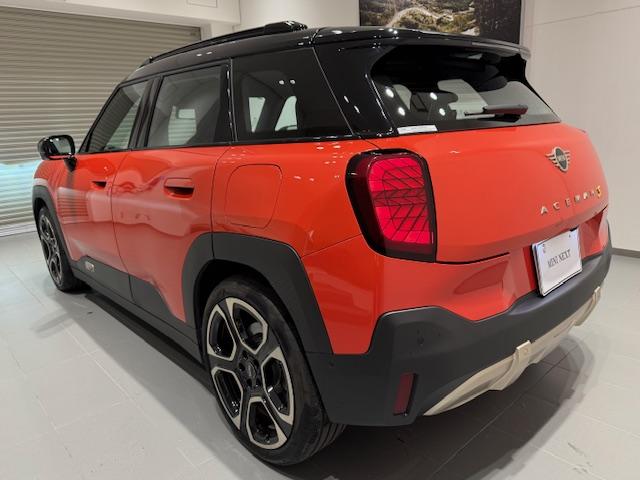 MINI エースマンSE フェイバリット・トリム 元弊社デモカー ヘッドアップディスプレイ アクティブクルーズコントロール 全周囲カメラ フェイバリットトリム シートヒーター ステアリングヒーター ブラックルーフ 純正19AW パーキングアシスト(17枚目)