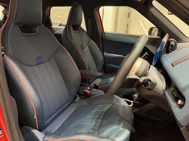 MINI エースマンSE フェイバリット・トリム 元弊社デモカー ヘッドアップディスプレイ アクティブクルーズコントロール 全周囲カメラ フェイバリットトリム シートヒーター ステアリングヒーター ブラックルーフ 純正19AW パーキングアシスト(22枚目)