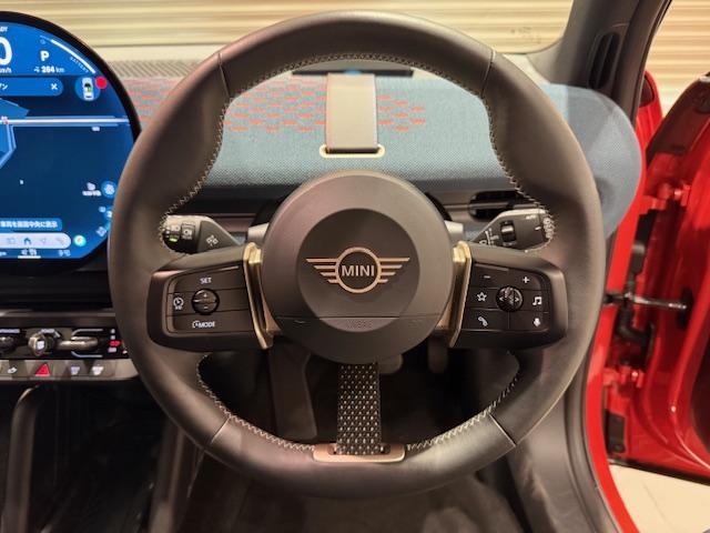 MINI エースマンSE フェイバリット・トリム 元弊社デモカー ヘッドアップディスプレイ アクティブクルーズコントロール 全周囲カメラ フェイバリットトリム シートヒーター ステアリングヒーター ブラックルーフ 純正19AW パーキングアシスト(28枚目)