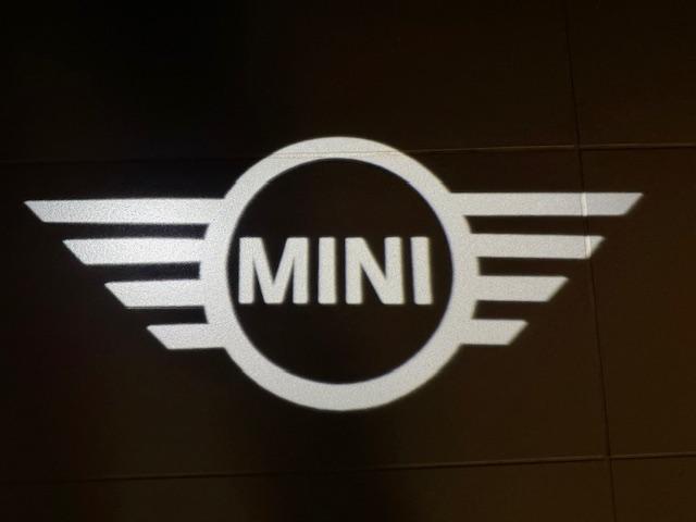 MINI エースマンSE フェイバリット・トリム 元弊社デモカー ヘッドアップディスプレイ アクティブクルーズコントロール 全周囲カメラ フェイバリットトリム シートヒーター ステアリングヒーター ブラックルーフ 純正19AW パーキングアシスト(55枚目)