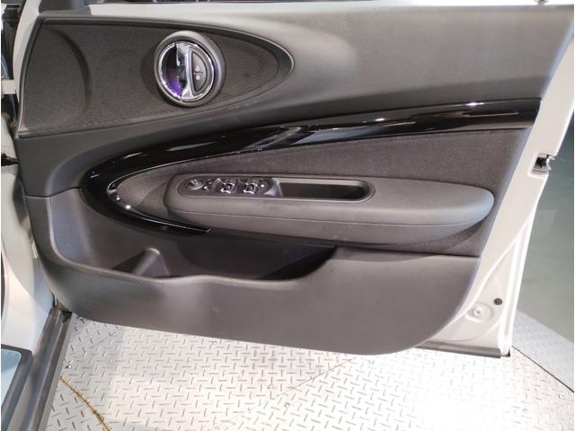 MINI クーパーD クラブマン 2年保証付 後期モデル ACC バックカメラ 純正HDDナビ 障害物センサー 純正17インチAW LEDライト 衝突軽減ブレーキ ユニオンジャックテールランプ フォグランプ ブラックルーフ F54(56枚目)