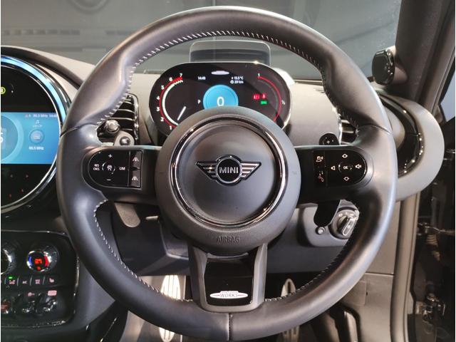 MINI ジョンクーパーワークス クラブマン JCW・トリム ワンオーナー ハーマンカードンスピーカー ヘッドアップディスプレイ シートヒーター アクティブクルーズコントロール パドルシフト JCWトリム ピアノブラック 衝突軽減ブレーキ 純正19インチAW(29枚目)