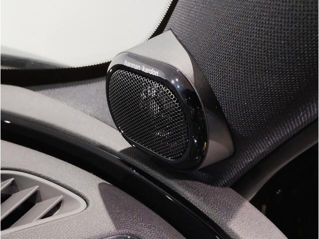 MINI ジョンクーパーワークス クラブマン JCW・トリム ワンオーナー ハーマンカードンスピーカー ヘッドアップディスプレイ シートヒーター アクティブクルーズコントロール パドルシフト JCWトリム ピアノブラック 衝突軽減ブレーキ 純正19インチAW(60枚目)