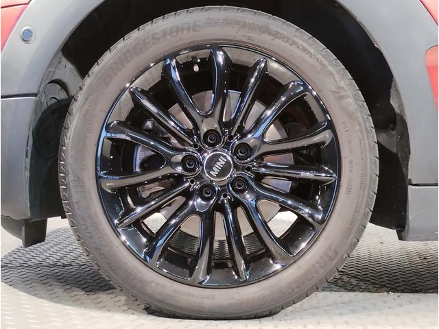 ＭＩＮＩ クーパーＤ　クラブマン　・ワンオーナー・後期モデル・２年保証・バックカメラ・アクティブクルーズコントロール・純正ＨＤＤナビ・障害物センサー・衝突軽減ブレーキ・ＬＥＤライト・純正１７インチアルミ・スマートキー・ユニオンジャック（17枚目）