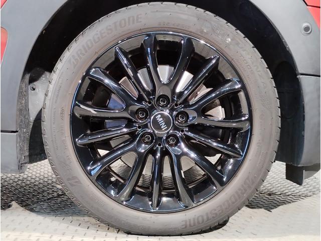 ＭＩＮＩ クーパーＤ　クラブマン　・ワンオーナー・後期モデル・２年保証・バックカメラ・アクティブクルーズコントロール・純正ＨＤＤナビ・障害物センサー・衝突軽減ブレーキ・ＬＥＤライト・純正１７インチアルミ・スマートキー・ユニオンジャック（19枚目）