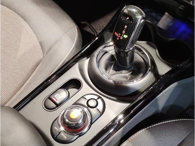 ＭＩＮＩ クーパーＤ　クラブマン　・ワンオーナー・後期モデル・２年保証・バックカメラ・アクティブクルーズコントロール・純正ＨＤＤナビ・障害物センサー・衝突軽減ブレーキ・ＬＥＤライト・純正１７インチアルミ・スマートキー・ユニオンジャック（32枚目）