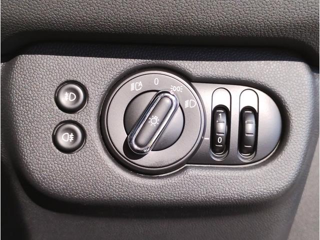 ＭＩＮＩ クーパーＤ　クラブマン　・ワンオーナー・後期モデル・２年保証・バックカメラ・アクティブクルーズコントロール・純正ＨＤＤナビ・障害物センサー・衝突軽減ブレーキ・ＬＥＤライト・純正１７インチアルミ・スマートキー・ユニオンジャック（57枚目）