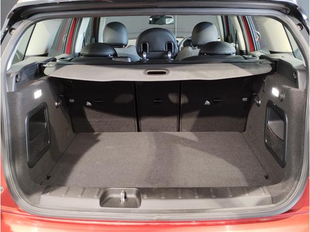 MINI クーパーD クラブマン クラシック・トリム シートヒーター バックカメラ アクティブクルーズコントロール シルバールーフ 純正HDDナビ 純正17インチAW コンフォートアクセス パーキングアシスト 障害物センサー 衝突軽減ブレーキ(14枚目)