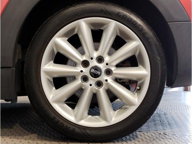 MINI クーパーD クラブマン クラシック・トリム シートヒーター バックカメラ アクティブクルーズコントロール シルバールーフ 純正HDDナビ 純正17インチAW コンフォートアクセス パーキングアシスト 障害物センサー 衝突軽減ブレーキ(19枚目)