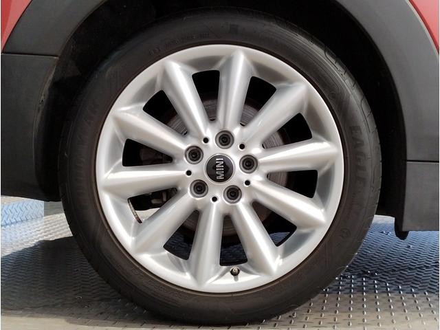 MINI クーパーD クラブマン クラシック・トリム シートヒーター バックカメラ アクティブクルーズコントロール シルバールーフ 純正HDDナビ 純正17インチAW コンフォートアクセス パーキングアシスト 障害物センサー 衝突軽減ブレーキ(69枚目)