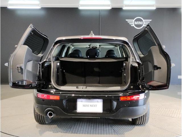 ＭＩＮＩ クーパーＤ　クラブマン　２年保証付　ワンオーナー　後期モデル　シートヒーター　バックカメラ　純正ＨＤＤナビ　レザーシートカバー　シルバールーフ　純正１７インチＡＷ　コンフォートアクセス　障害物センサー　衝突軽減ブレーキ（11枚目）