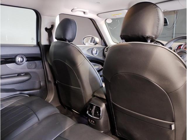 ＭＩＮＩ クーパーＤ　クラブマン　２年保証付　ワンオーナー　後期モデル　シートヒーター　バックカメラ　純正ＨＤＤナビ　レザーシートカバー　シルバールーフ　純正１７インチＡＷ　コンフォートアクセス　障害物センサー　衝突軽減ブレーキ（23枚目）