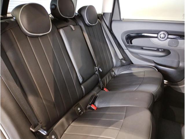 ＭＩＮＩ クーパーＤ　クラブマン　２年保証付　ワンオーナー　後期モデル　シートヒーター　バックカメラ　純正ＨＤＤナビ　レザーシートカバー　シルバールーフ　純正１７インチＡＷ　コンフォートアクセス　障害物センサー　衝突軽減ブレーキ（24枚目）