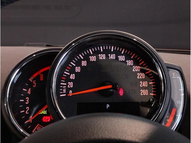 ＭＩＮＩ クーパーＤ　クラブマン　２年保証付　ワンオーナー　後期モデル　シートヒーター　バックカメラ　純正ＨＤＤナビ　レザーシートカバー　シルバールーフ　純正１７インチＡＷ　コンフォートアクセス　障害物センサー　衝突軽減ブレーキ（31枚目）