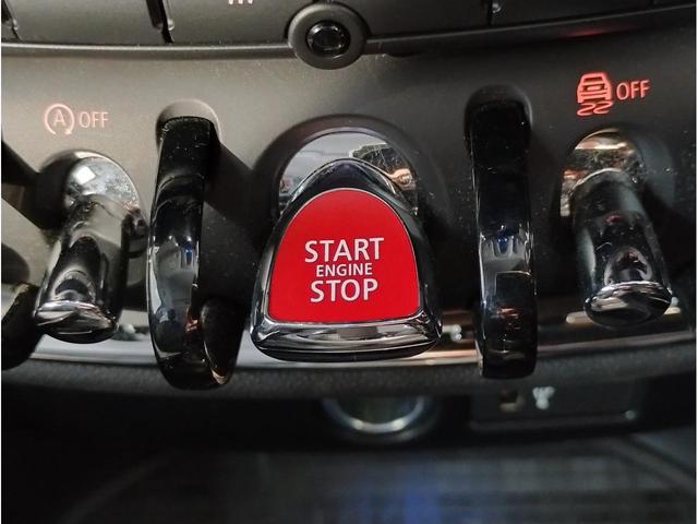 ＭＩＮＩ クーパーＤ　クラブマン　２年保証付　ワンオーナー　後期モデル　シートヒーター　バックカメラ　純正ＨＤＤナビ　レザーシートカバー　シルバールーフ　純正１７インチＡＷ　コンフォートアクセス　障害物センサー　衝突軽減ブレーキ（41枚目）