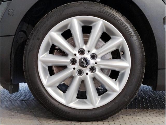 ＭＩＮＩ クーパーＤ　クラブマン　２年保証付　ワンオーナー　後期モデル　シートヒーター　バックカメラ　純正ＨＤＤナビ　レザーシートカバー　シルバールーフ　純正１７インチＡＷ　コンフォートアクセス　障害物センサー　衝突軽減ブレーキ（69枚目）