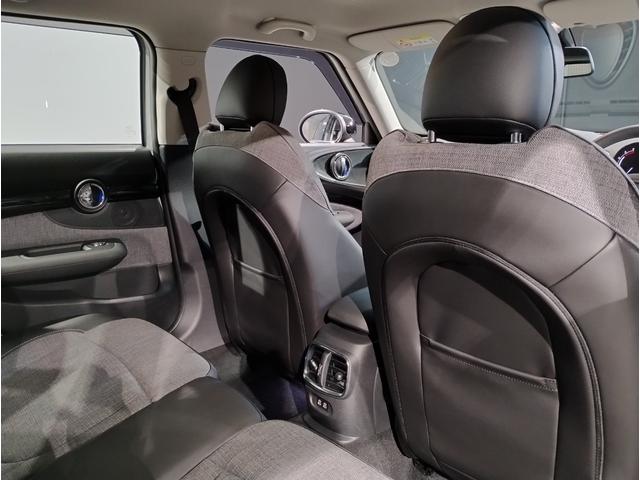 ＭＩＮＩ クーパーＤクラブマンプレミアム＋Ｐクラシック・トリム　ワンオーナー　シートヒーター　アクティブクルーズコントロール　ワイヤレス充電　バックカメラ　純正ＨＤＤナビ　ブラックルーフ　コンフォートアクセス　パーキングアシスト　障害物センサー　純正１７ＡＷ（24枚目）